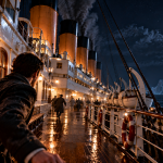 Titanic Escape Simulator debiutuje na Xbox. Przeżyj katastrofę Titanica Gracz przemierza pokład Titanica podczas katastrofy w Titanic Escape Simulator